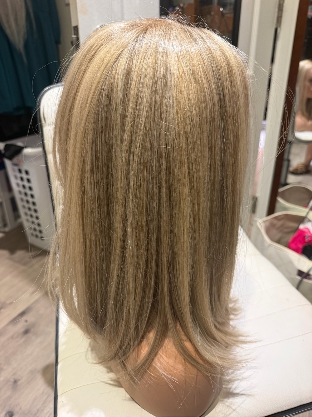 Natural Straight Blonde Women's Wig - Classic Shoulder Length - Picture 4 of 16